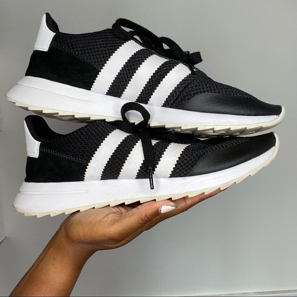 ADIDAS RUNNING SHOE TRAINERS STRIPES